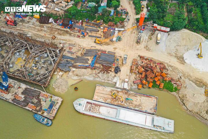 Hình hài đường dẫn cầu Tứ Liên dần hiện rõ bên bờ sông Hồng - Ảnh 18