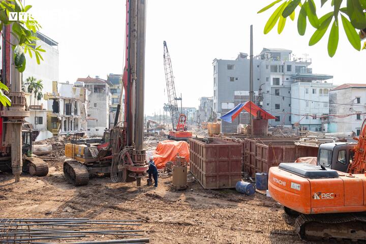Hình hài đường dẫn cầu Tứ Liên dần hiện rõ bên bờ sông Hồng - Ảnh 15