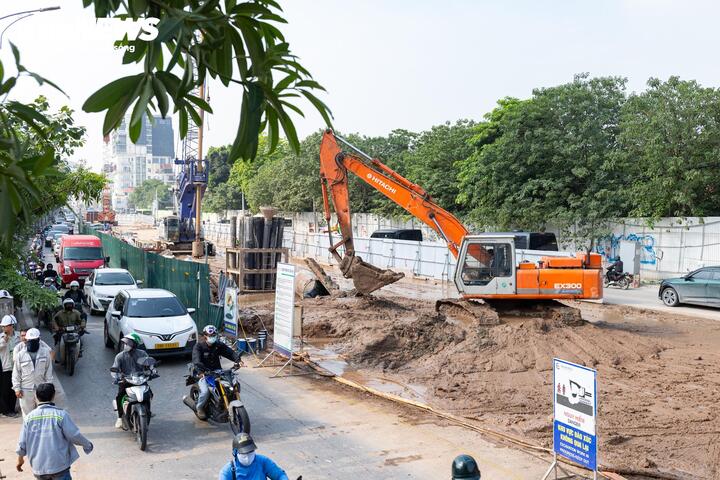 Hình hài đường dẫn cầu Tứ Liên dần hiện rõ bên bờ sông Hồng - Ảnh 12