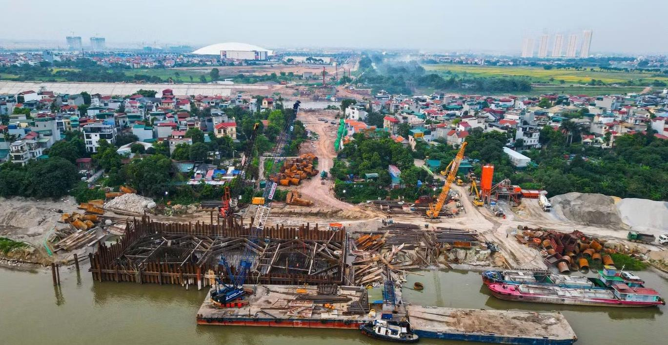 Tăng tốc thi công siêu cầu Tứ Liên gần 20.000 tỷ, hoàn thành hàng trăm cọc móng sau hơn 1 năm khởi công - Ảnh 1