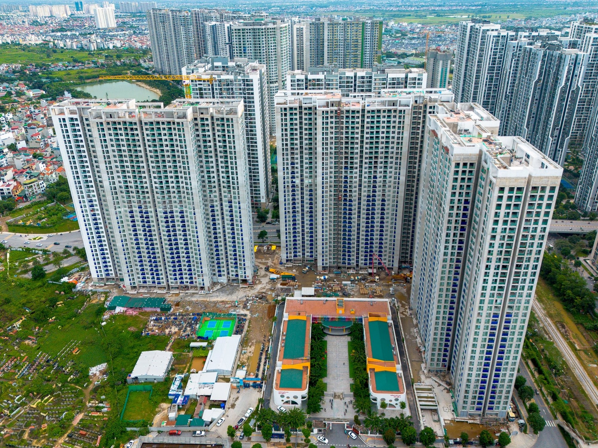 Thị trường chung cư Hà Nội, TP.HCM, Hưng Yên, Đồng Nai, Tây Ninh... đang diễn biến "lạ" - Ảnh 1
