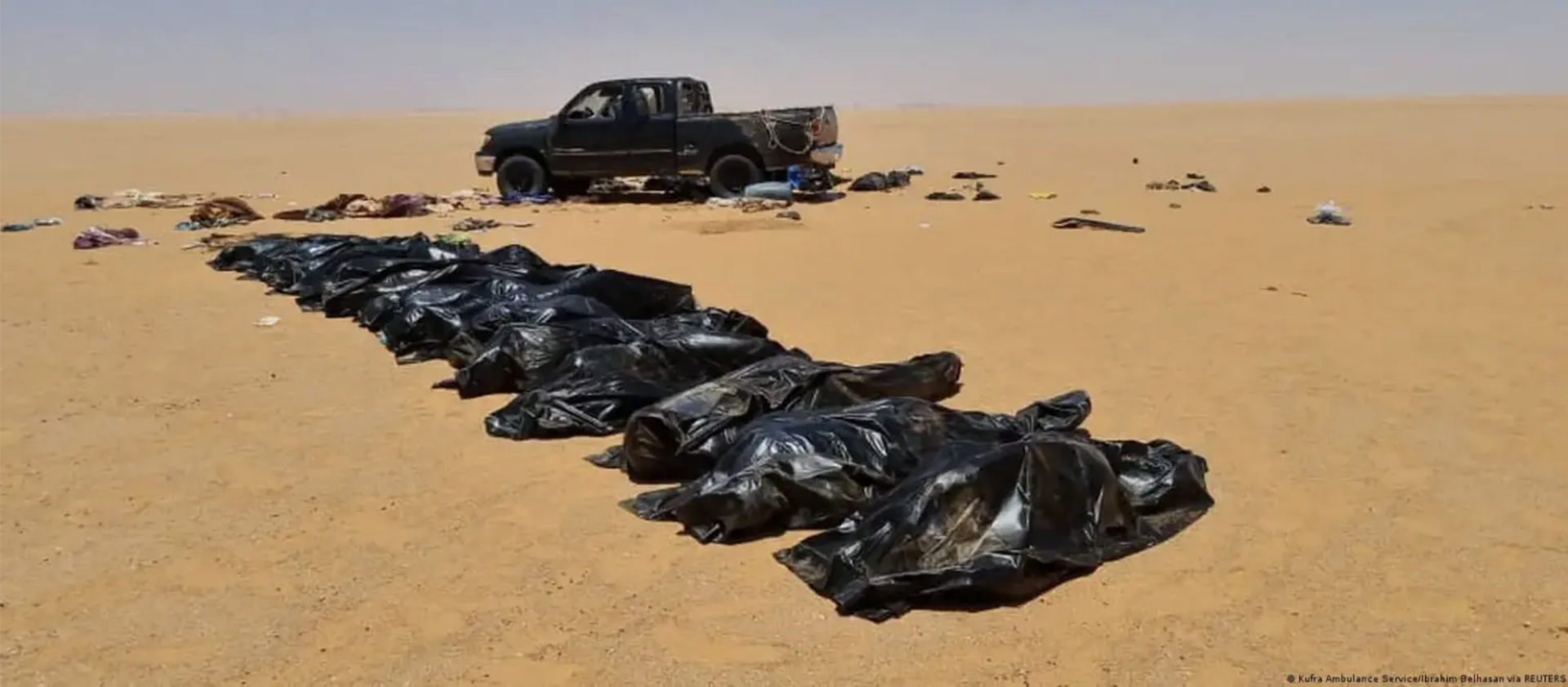 Ám ảnh hiện trường vụ hỏng xe giữa sa mạc Sahara: 49 người tử vong vì khát nước, 2 người sống sót thần kỳ nhờ đi bộ 48km - Ảnh 1