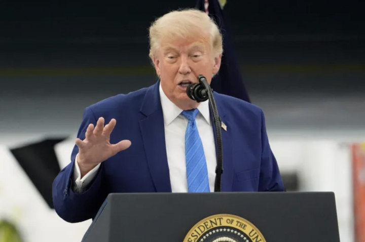 Ông Trump nói Iran sẽ không thu phí tàu thuyền qua eo biển Hormuz - Ảnh 1