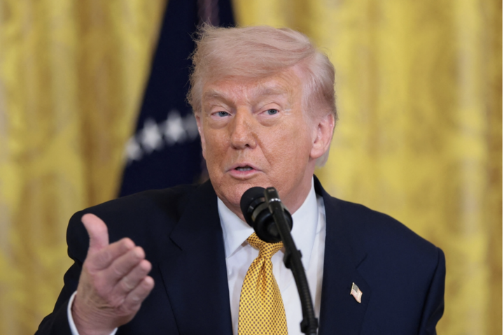 Vừa doạ 'đánh mạnh Iran đêm nay', ông Trump lại ra quyết định bất ngờ - Ảnh 1