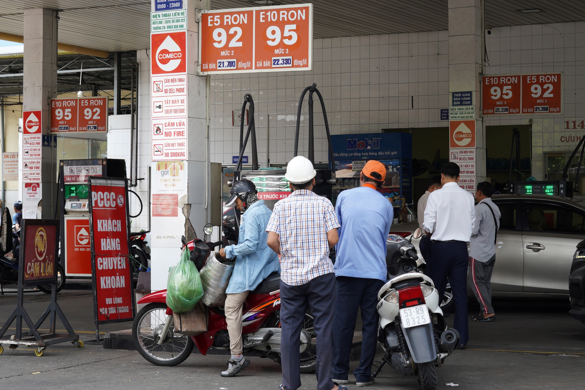Vòng quanh Hà Nội và TP.HCM: Loạt cây xăng vẫn bán song song xăng E5 cùng E10 - Ảnh 6