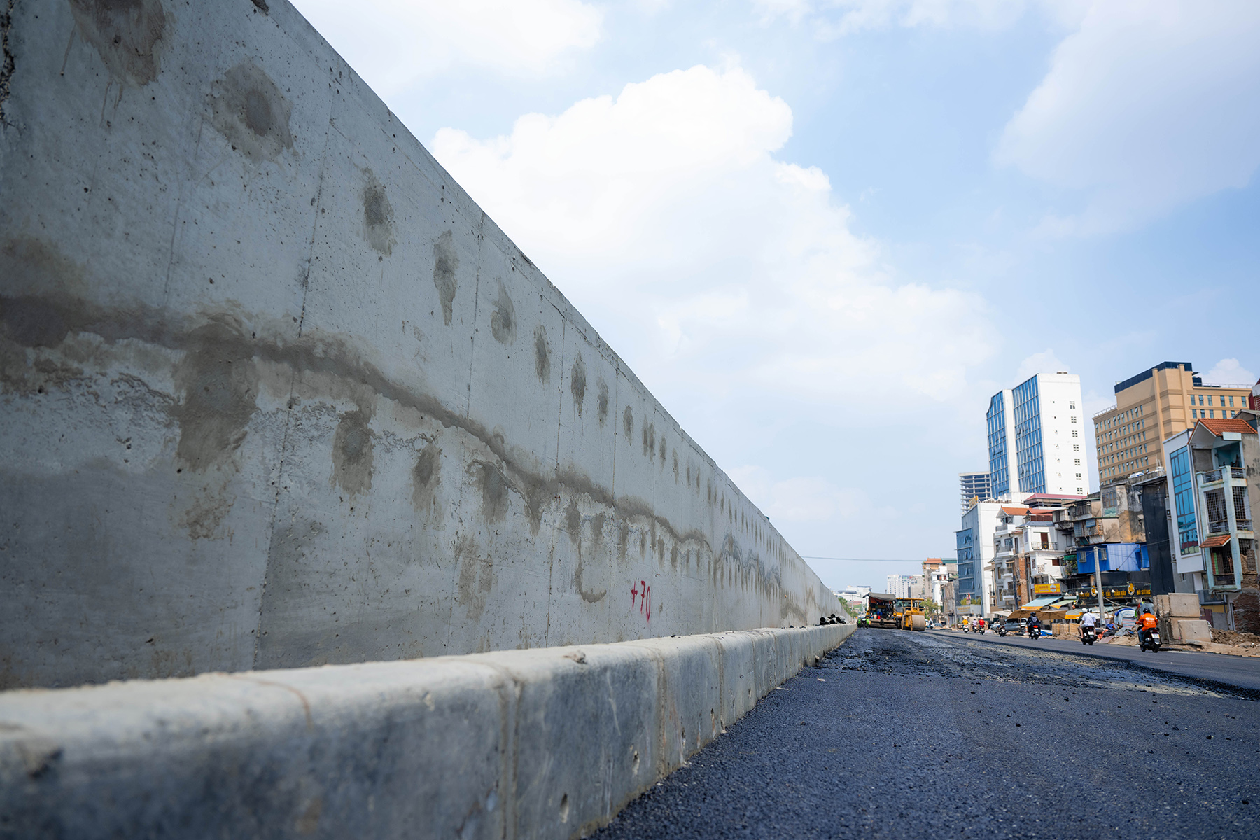 Hà Nội: Diện mạo bất ngờ trên tuyến vành đai 1 Hoàng Cầu - Voi Phục những ngày đầu tháng 6 - Ảnh 14