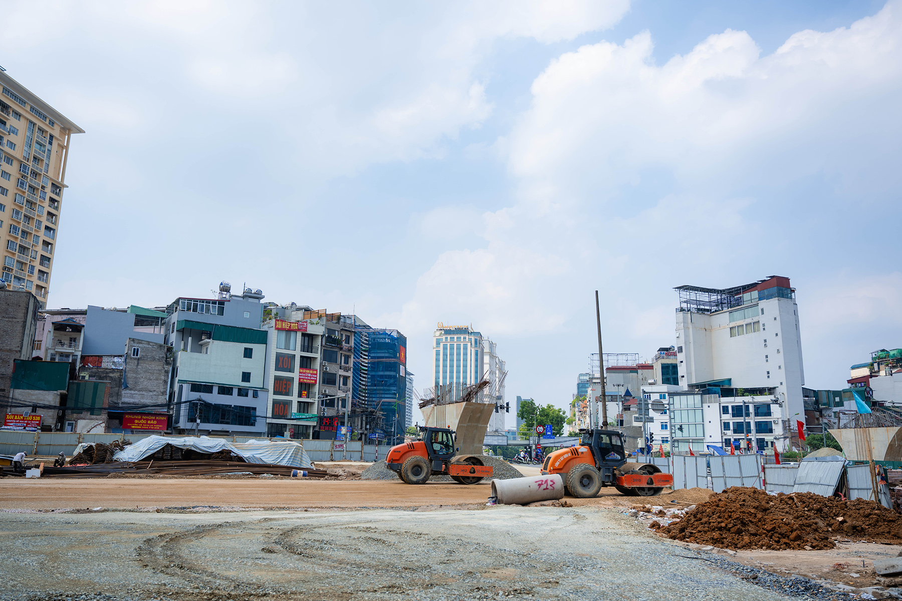 Hà Nội: Diện mạo bất ngờ trên tuyến vành đai 1 Hoàng Cầu - Voi Phục những ngày đầu tháng 6 - Ảnh 9