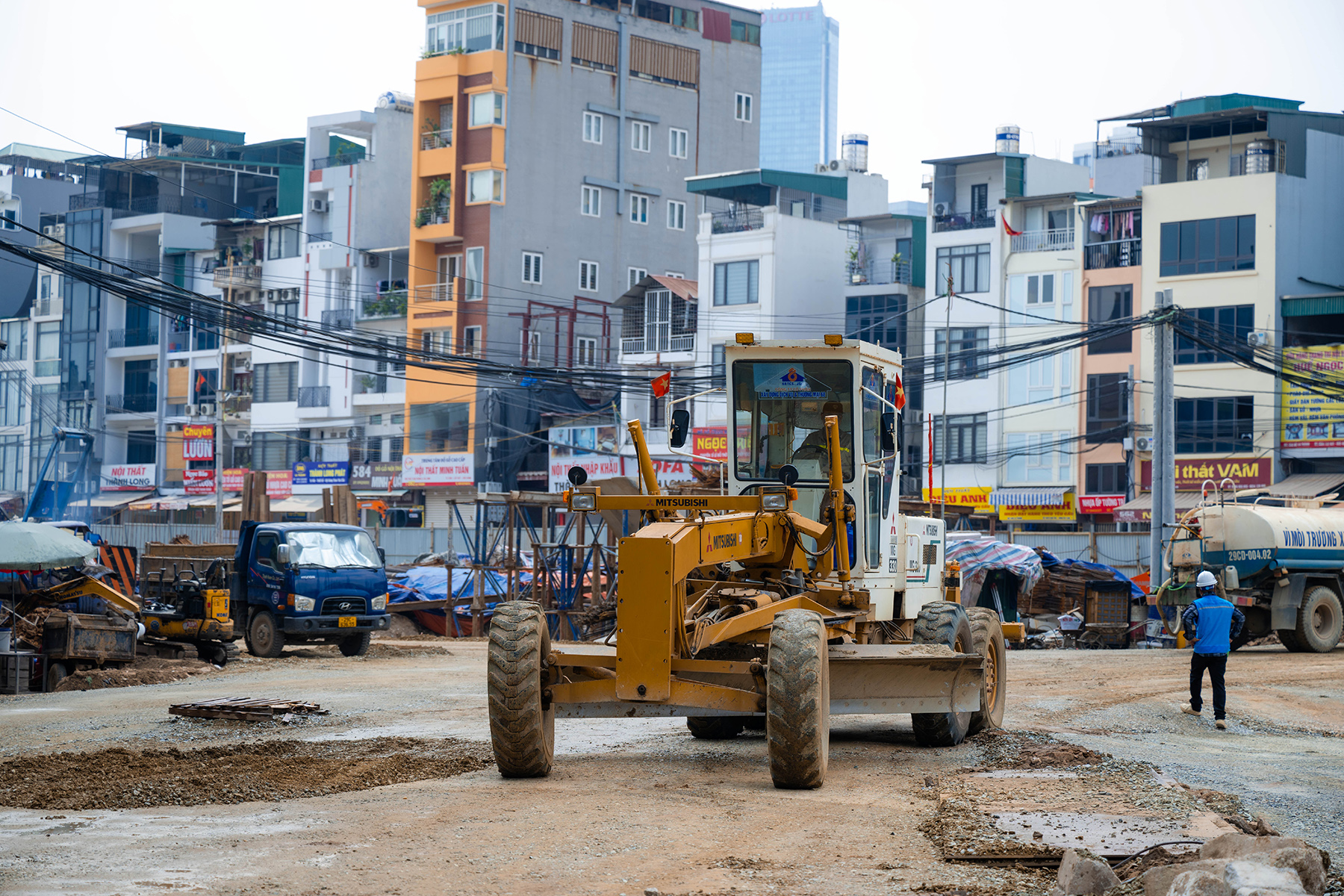 Hà Nội: Diện mạo bất ngờ trên tuyến vành đai 1 Hoàng Cầu - Voi Phục những ngày đầu tháng 6 - Ảnh 12