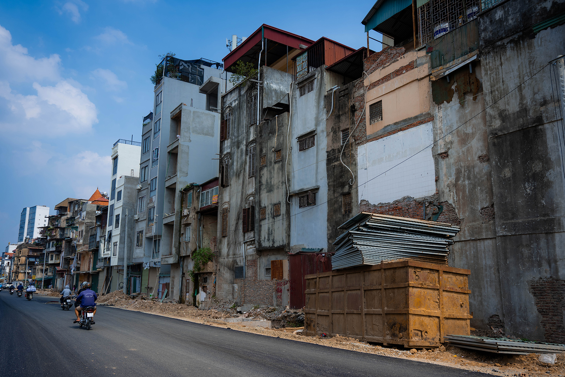 Hà Nội: Diện mạo bất ngờ trên tuyến vành đai 1 Hoàng Cầu - Voi Phục những ngày đầu tháng 6 - Ảnh 16