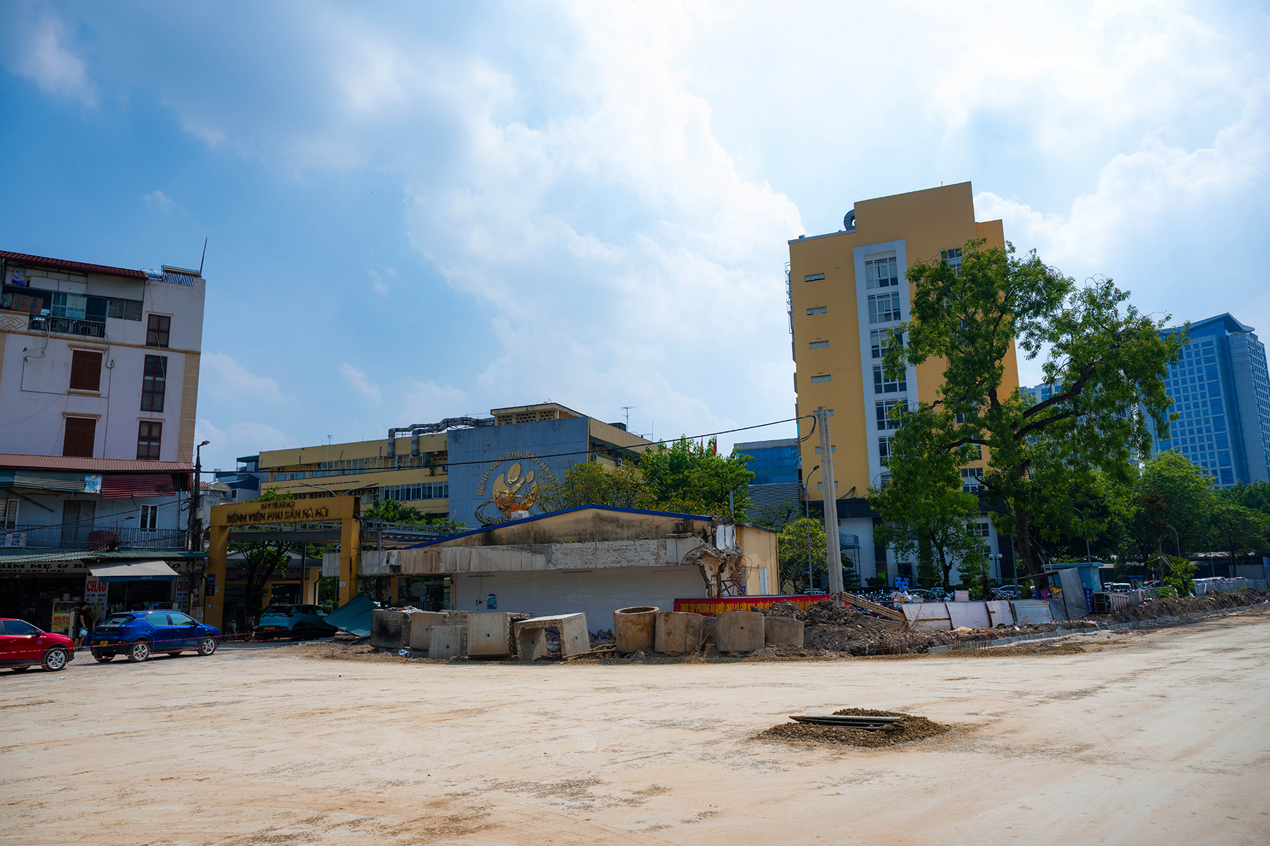 Hà Nội: Diện mạo bất ngờ trên tuyến vành đai 1 Hoàng Cầu - Voi Phục những ngày đầu tháng 6 - Ảnh 3