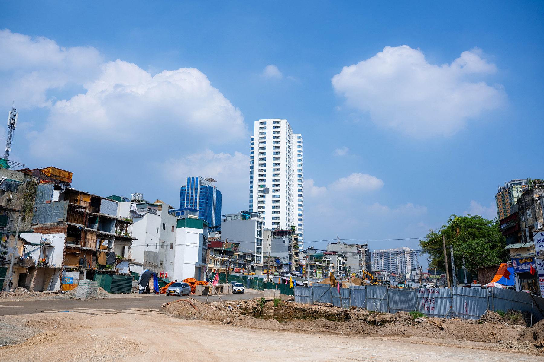 Hà Nội: Diện mạo bất ngờ trên tuyến vành đai 1 Hoàng Cầu - Voi Phục những ngày đầu tháng 6 - Ảnh 2