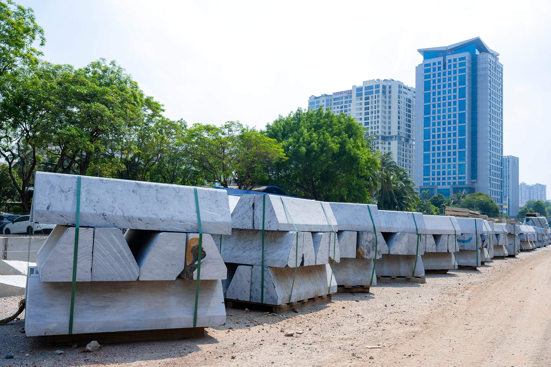 Hà Nội: Diện mạo bất ngờ trên tuyến vành đai 1 Hoàng Cầu - Voi Phục những ngày đầu tháng 6 - Ảnh 15