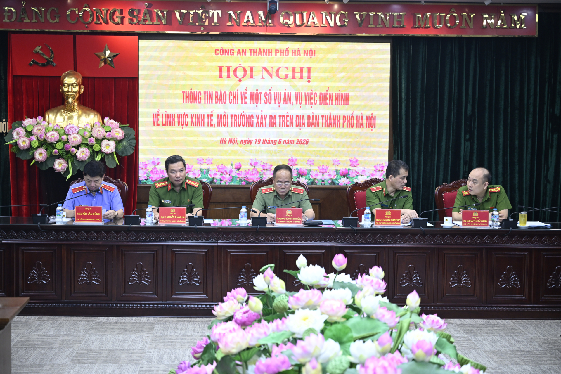 Công an Hà Nội thông tin vụ "hợp đồng kỳ nghỉ": Hơn 2.700 tỷ đồng liên quan hành vi lừa đảo, thu giữ hàng loạt ô tô, bất động sản - Ảnh 1