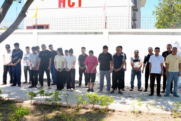 Đường dây lừa đảo xuyên quốc gia chiếm đoạt mấy chục tỉ đồng của người dân như thế nào? - Ảnh 1