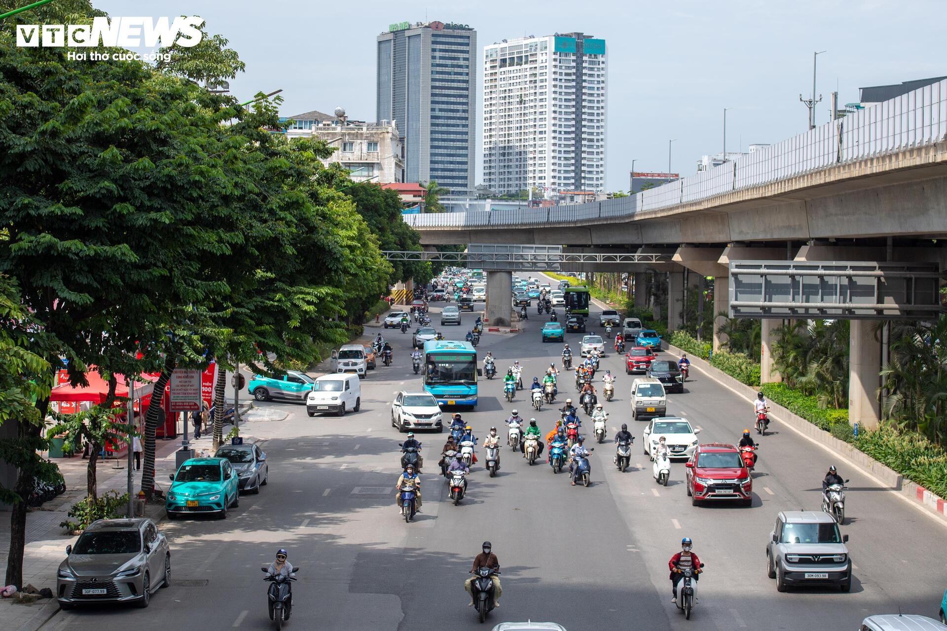 Tuyến đường huyết mạch phía Tây Hà Nội khoác diện mạo mới sau khi dỡ lô cốt