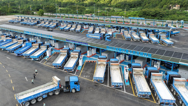 Phát hiện hàng xóm Việt Nam liên tục dựng trạm sạc siêu tốc và trạm đổi pin xe điện, quyết tâm hoàn thành 1 mục tiêu lớn vào năm 2030 - Ảnh 1