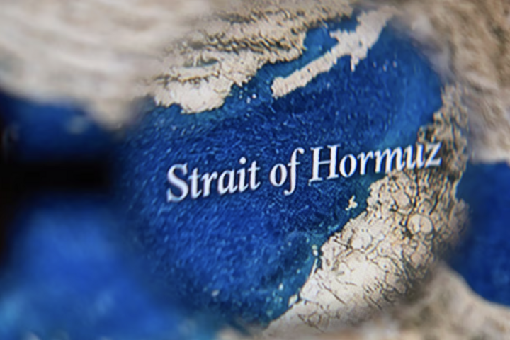 Iran tuyên bố đóng eo biển Hormuz - Ảnh 1