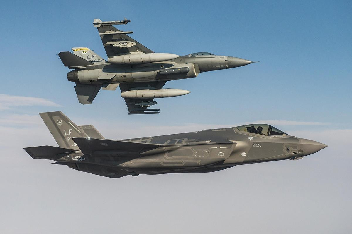 Mỹ lại không kích Iran: 6 chiếc F-35 và F-16 oanh tạc 4 mục tiêu Iran trong 90 phút - Ảnh 1