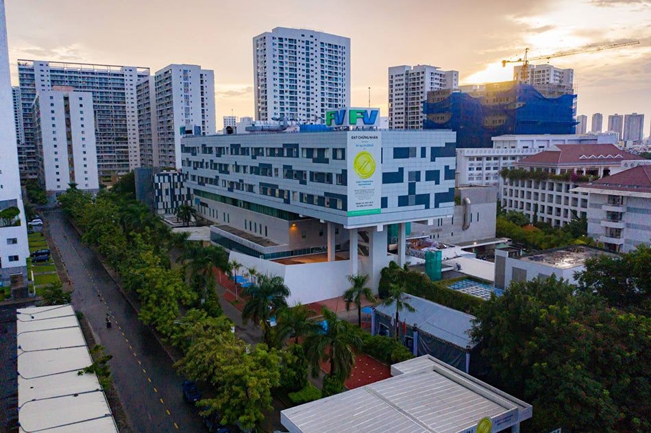 Bệnh viện FV đem về gần 1.000 tỷ cho 'đại gia' Singapore trong 6T2026: Vì sao áp dụng Bảo hiểm Y tế quốc gia cho ngoại trú, nội trú và cấp cứu từ 1/1? - Ảnh 1