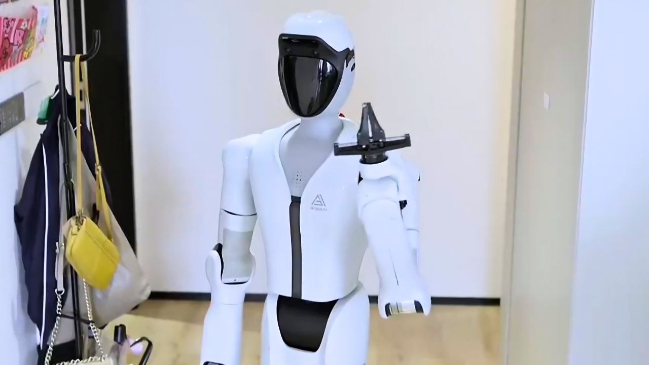 Không còn ở trong phim: Một công ty Trung Quốc vừa tung ra robot osin thay con người làm hết việc nhà - Ảnh 3