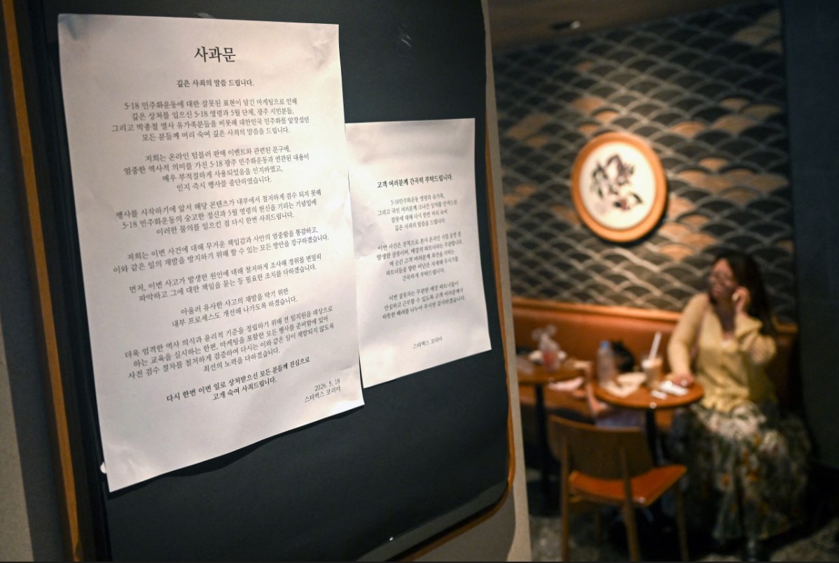 Starbucks bị tẩy chay, khách hàng đập cốc, đòi hoàn tiền - Ảnh 4