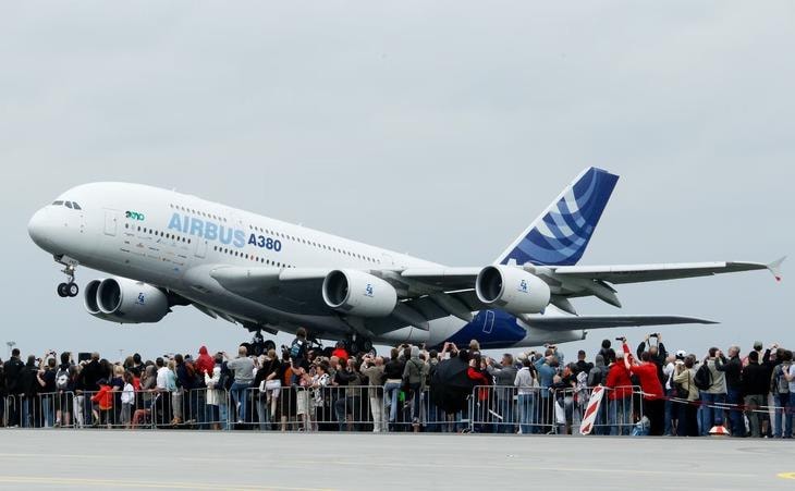 Phát hiện vết nứt bất thường trong cánh, hơn chục "gã khổng lồ" của bầu trời Airbus A380 bị kiểm tra khẩn cấp - Ảnh 1