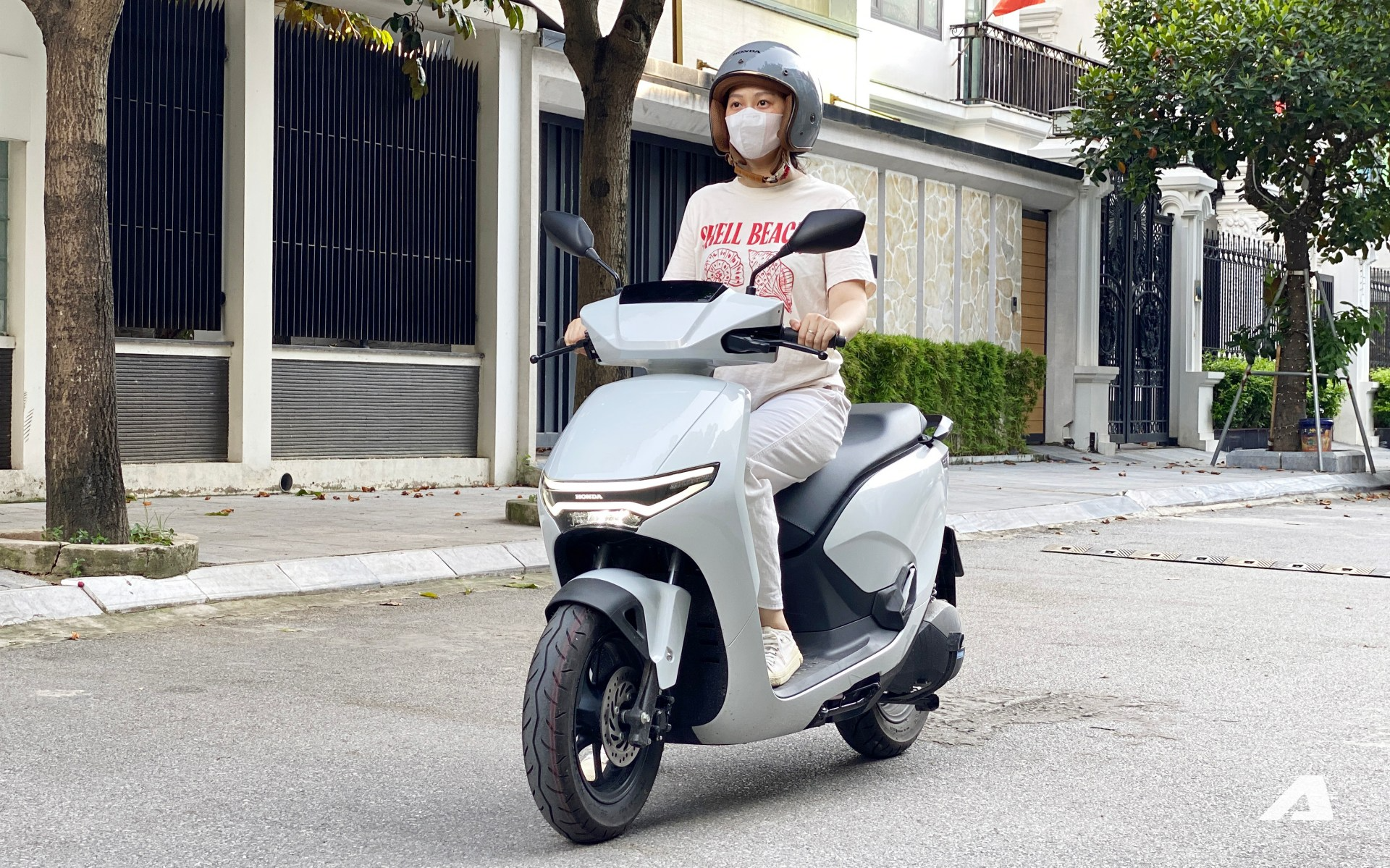 Honda CUV e: 'đội giá' tại đại lý: Lăn bánh hơn 71 triệu đồng, xe sẵn giao tận nhà - Ảnh 2