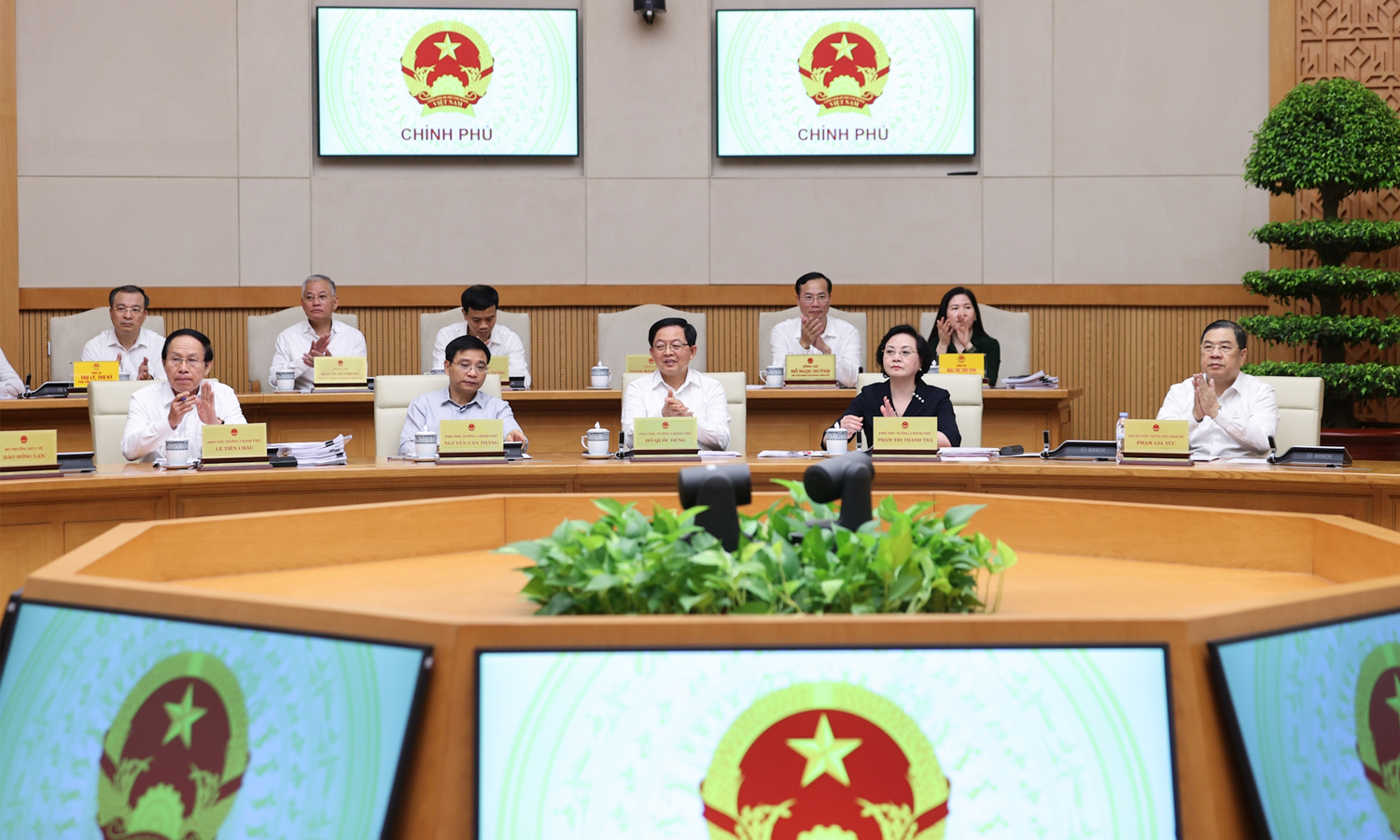Thủ tướng: Chủ động kịch bản ứng phó, xây dựng 'tấm đệm giảm sốc' cho nền kinh tế - Ảnh 2