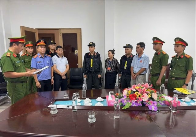 Khởi tố, bắt tạm giam Phó Chủ tịch UBND xã, Hiệu trưởng, Giám đốc doanh nghiệp... - Ảnh 5