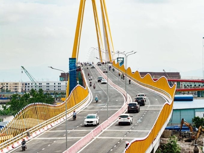 Cây cầu 2.300 tỷ do Vingroup của tỷ phú Phạm Nhật Vượng đầu tư, sở hữu kỷ lục chưa từng có về tốc độ xây dựng công trình bắc qua sông Cấm - Ảnh 2