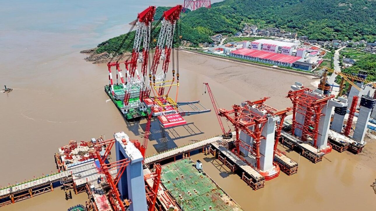 Phát hiện Trung Quốc cắm khối trụ cao bằng tòa nhà 100 tầng giữa biển, quyết thực hiện nhiệm vụ quan trọng - Ảnh 2