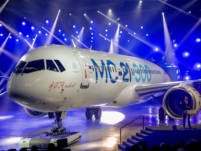 Thế giới vẫn bán tính bán nghi, phi công Nga nhận định "máy bay của chúng tôi tốt hơn cả Boeing và Airbus" - Ảnh 1