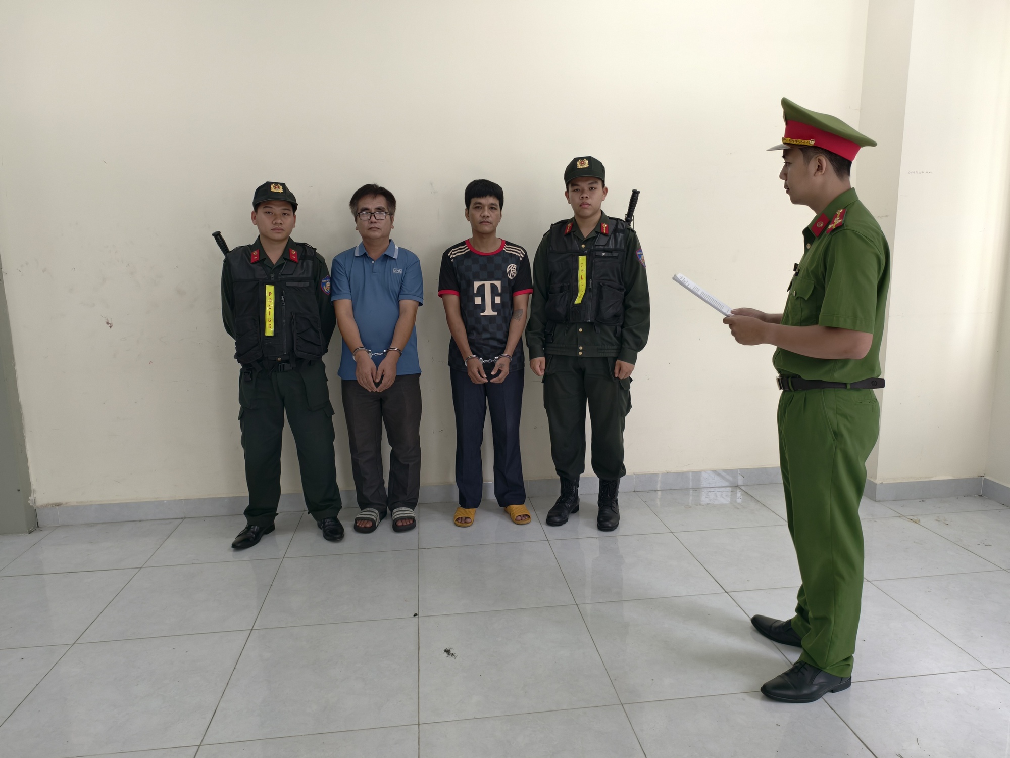 Công an TPHCM bắt Giám đốc Công ty Giày Dép Thắng Đạt - Ảnh 1