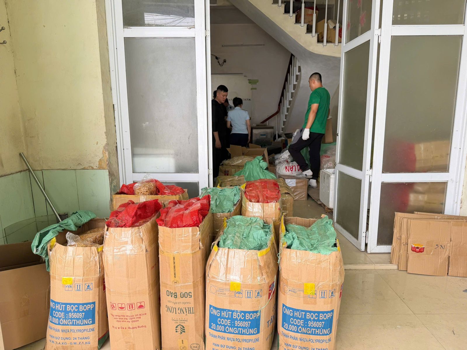 Khởi tố giám đốc Nguyễn Sĩ Phương do sản xuất “Nem chua rán Hà Nội” giả - Ảnh 1