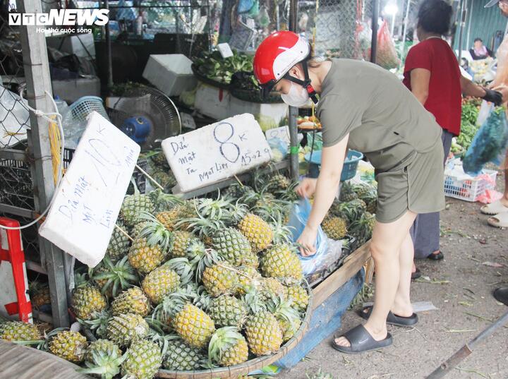Dứa Thanh Hóa rẻ như cho, lên Hà Nội giá 25.000 đồng/kg - Ảnh 8