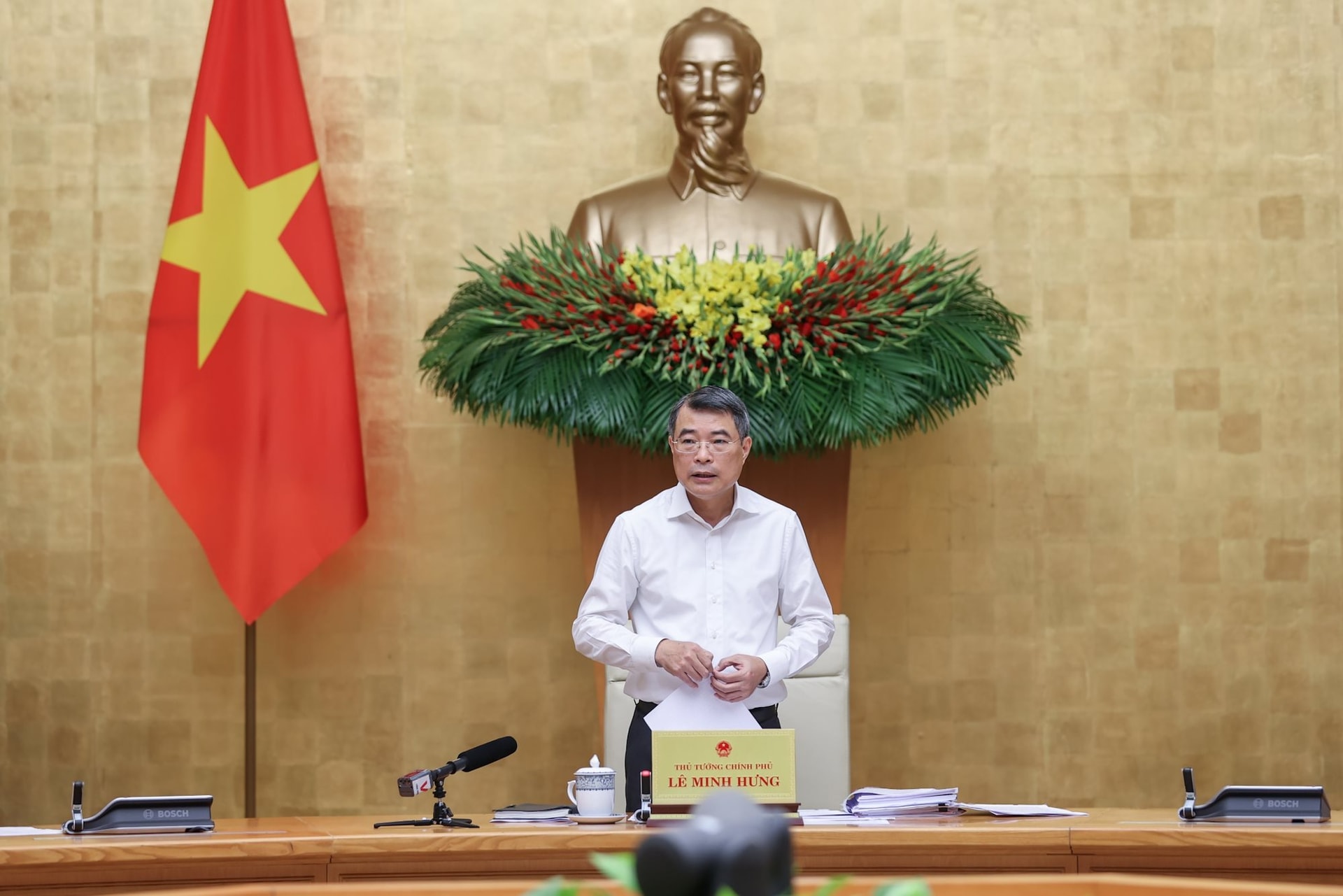 Thủ tướng Lê Minh Hưng: Ngân hàng Nhà nước giữ ổn định thanh khoản và lãi suất, Bộ Tài chính trình đề án phát triển thị trường chứng khoán trong tháng 6 - Ảnh 1