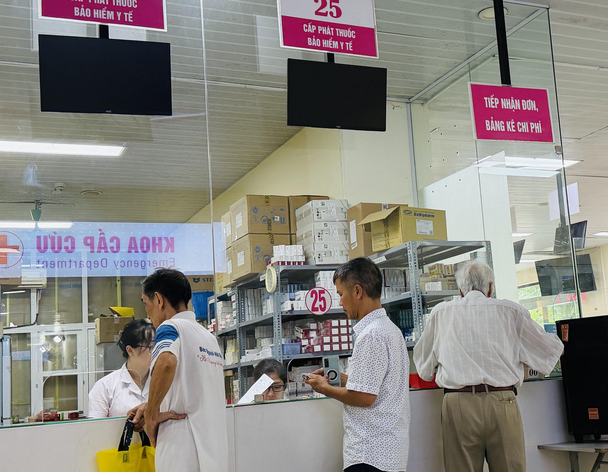 Từ 1-7, khám trái tuyến ở nhiều bệnh viện trung ương được BHYT trả 50% - Ảnh 1