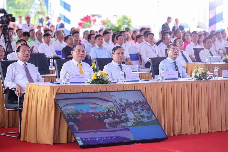 Thủ tướng dự lễ khởi công 5 tuyến đường sắt, 3 dự án nhà ở cho thuê tại Hà Nội với tổng vốn hơn 1,3 triệu tỷ đồng - Ảnh 3