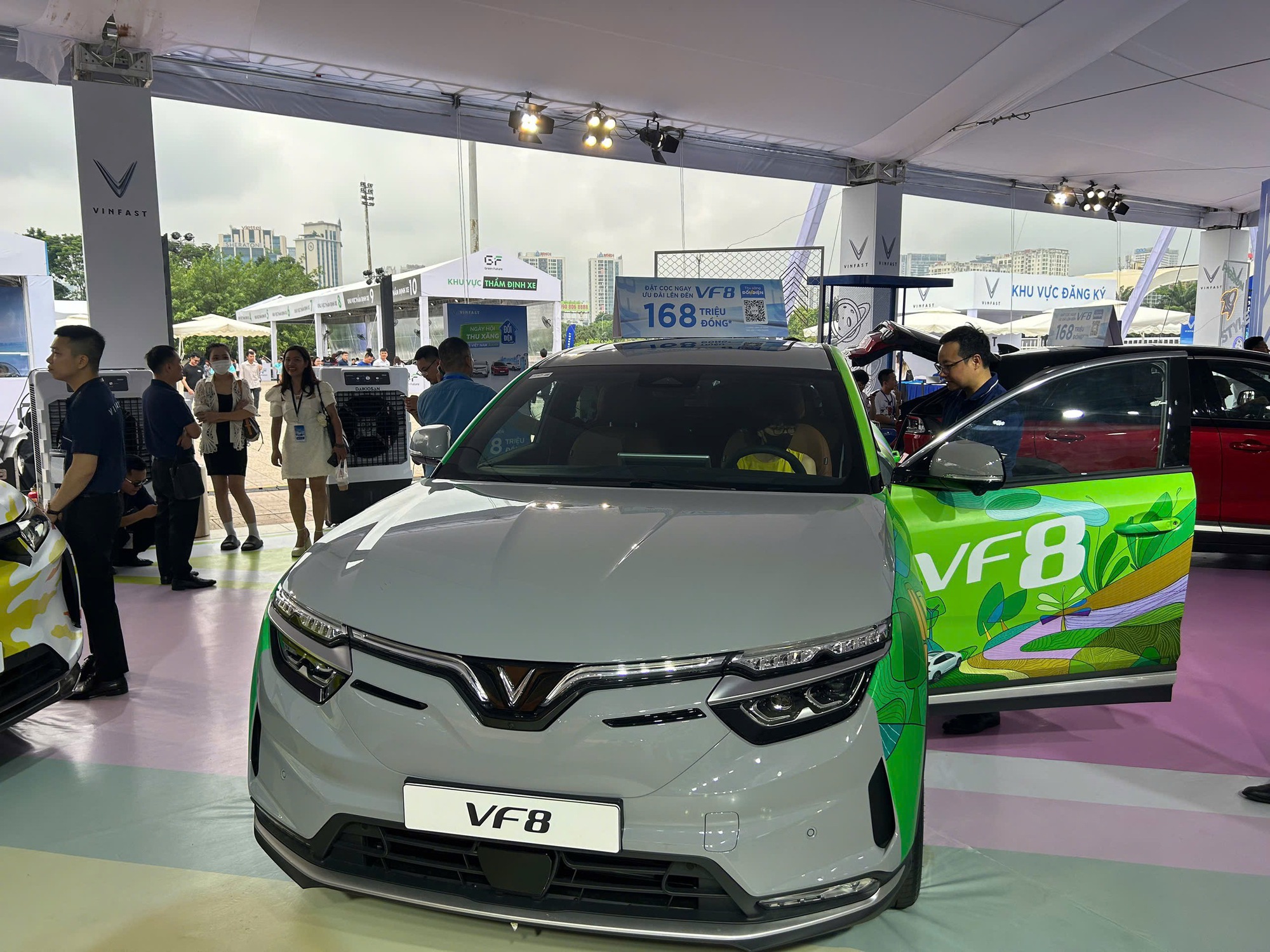 Miễn lệ phí trước bạ đến năm 2030, người mua xe điện tiết kiệm cả trăm triệu đồng - Ảnh 1