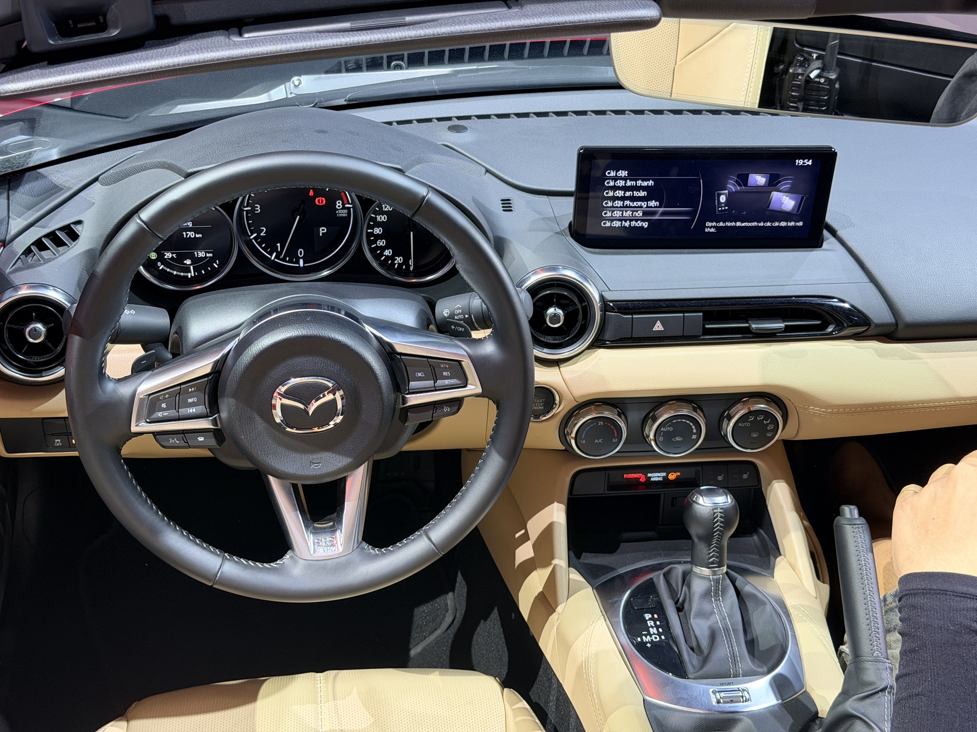 Mazda MX-5 giá 1,339 tỷ đồng, có cả mui mềm và mui cứng cho ‘dân chơi’ Việt - Ảnh 3