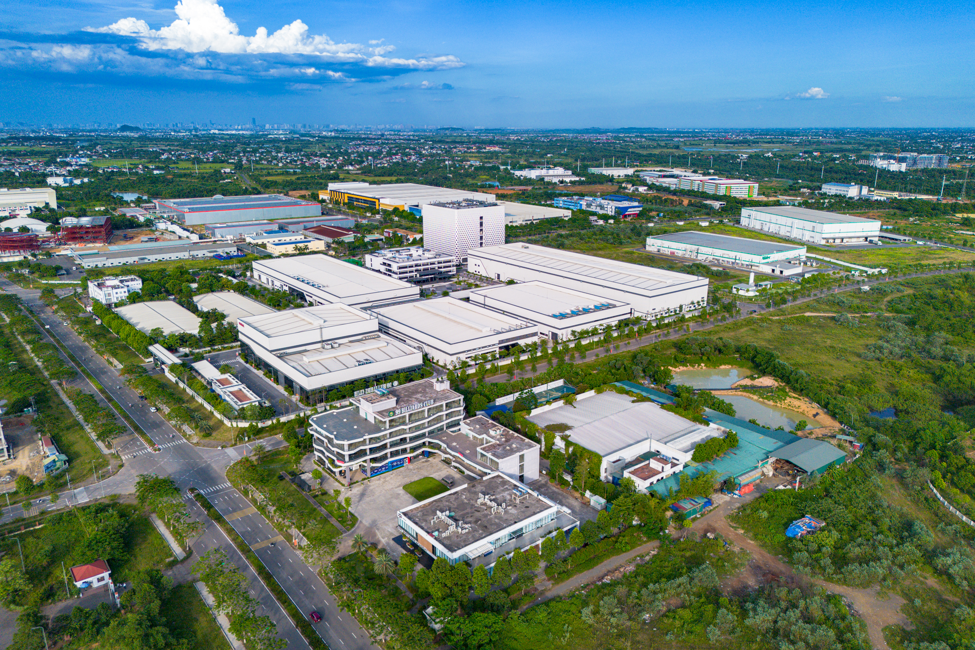 Toàn cảnh khu vực cách Hồ Gươm 40 km đang được "kéo gần" bằng 2 tuyến metro 380.000 tỷ: Là 'thung lũng công nghệ' lớn nhất Việt Nam, quy tụ hàng loạt đại học và các trung tâm R&D