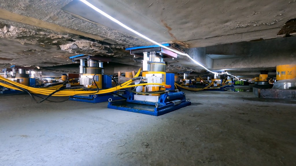 Cả khu nhà nặng 7.500 tấn bất ngờ "biến mất" khỏi vị trí cũ: Choáng thật sự với 'thần đèn' Trung Quốc - Ảnh 2
