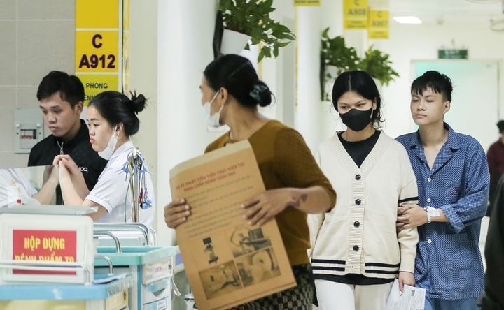 Đề xuất miễn phí bảo hiểm y tế cho người từ 65 tuổi, Bộ Y tế nói gì? - Ảnh 1