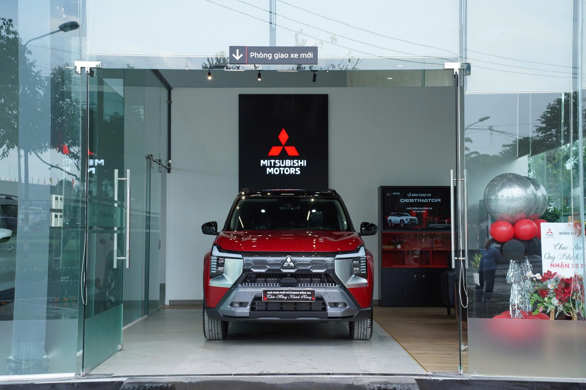 Xe bán ngày càng nhiều, Mitsubishi nâng cấp đại lý cho khách đỡ phải chờ lâu: Có nơi mới rộng 3.750m2, chứa 23 khoang sửa và đồng sơn - Ảnh 2