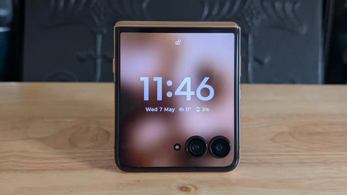“Điện thoại nắp gập” kinh điển được Motorola mang trở lại Việt Nam, rất đáng sở hữu lúc này - Ảnh 1