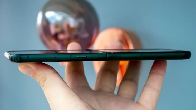 “Điện thoại nắp gập” kinh điển được Motorola mang trở lại Việt Nam, rất đáng sở hữu lúc này - Ảnh 3