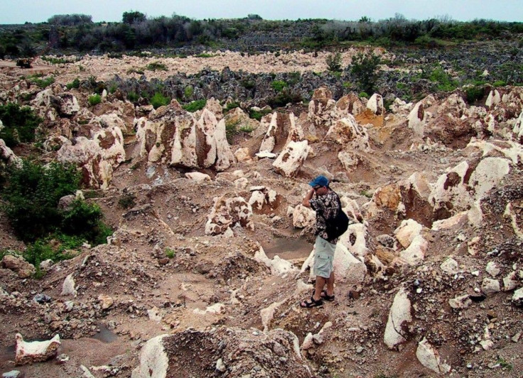 Nauru - quốc gia từng giàu bậc nhất thế giới nhờ phân chim giờ thành bãi rác - Ảnh 2