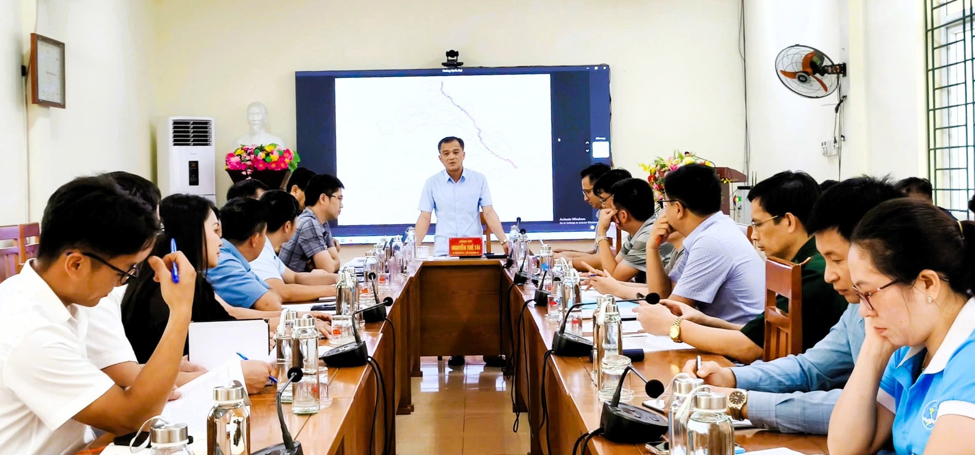 Dự kiến sau sắp xếp, Lào Cai giảm 1.274 thôn, tổ dân phố; giảm 3.822 người hoạt động không chuyên trách - Ảnh 2
