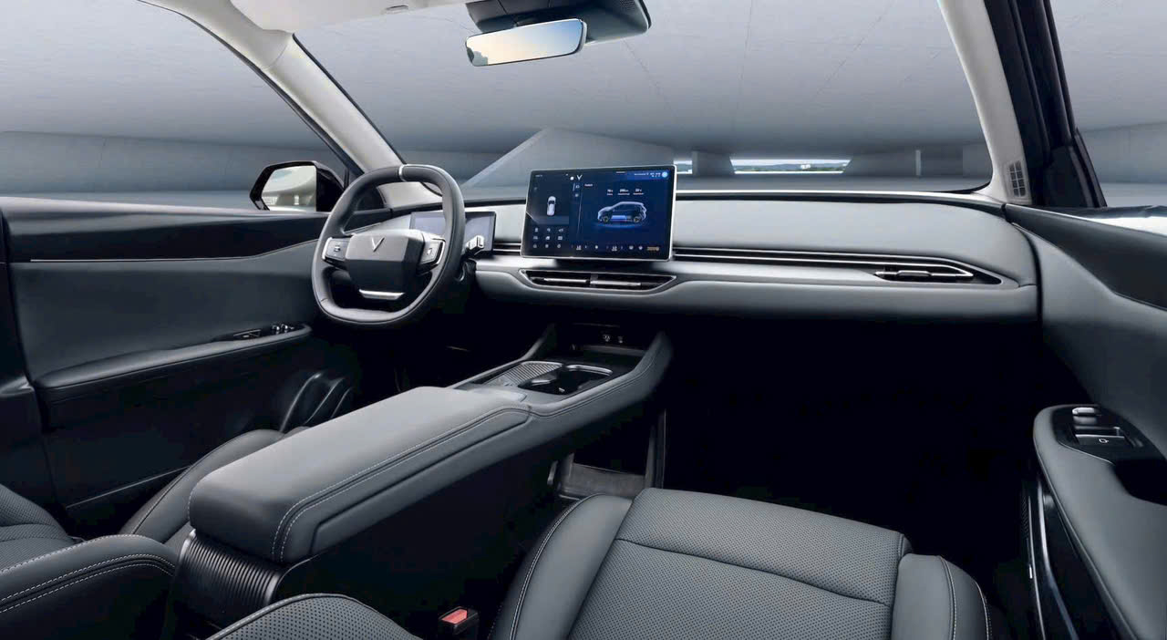 Lộ hình ảnh SUV VinFast mới lạ: Mặt trước như VF 7 nhưng dáng khác, ca-pô gân guốc hơn, tay nắm cửa mới, mâm như MPV 7 - Ảnh 5