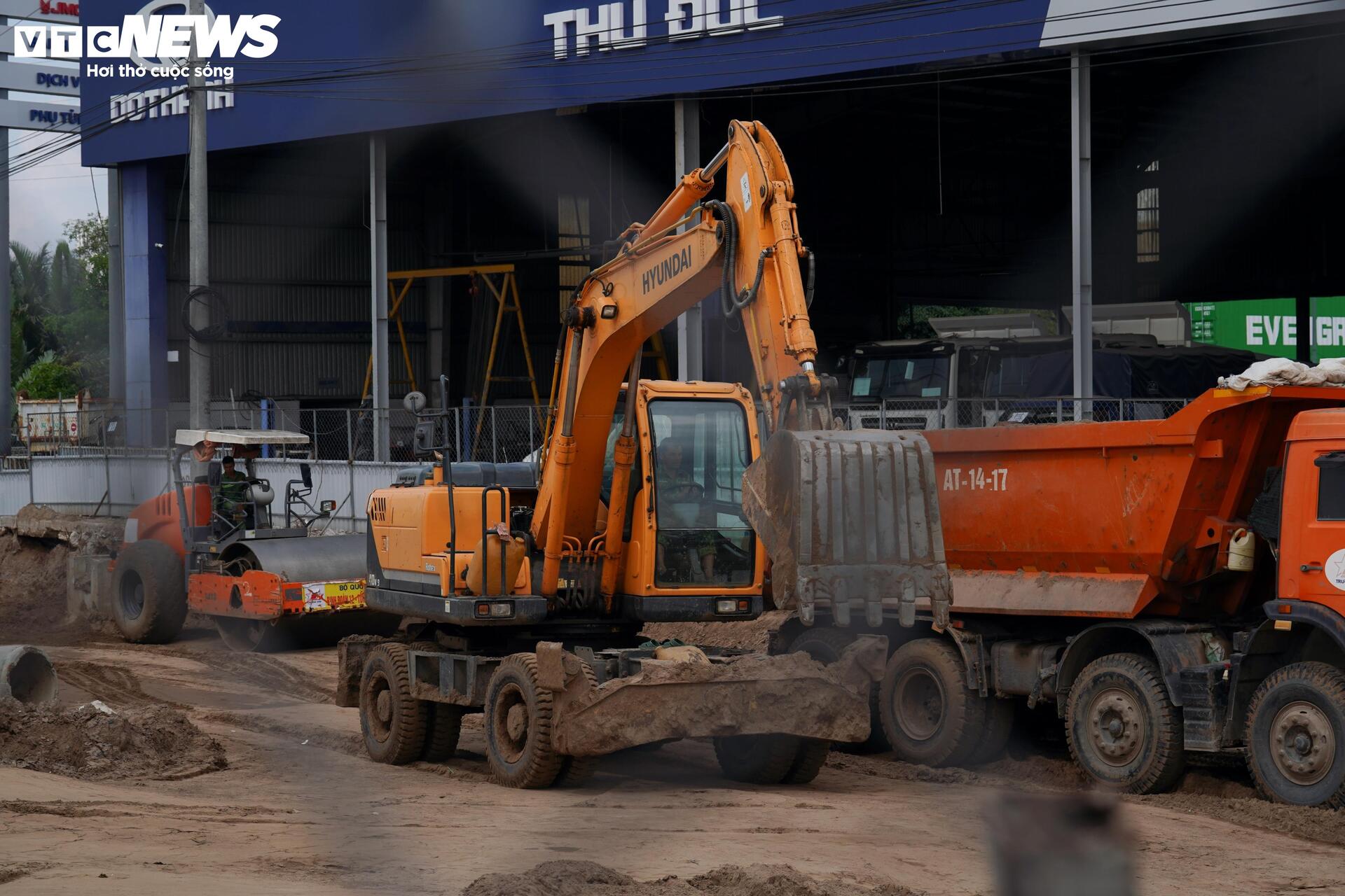 Nút giao 4 tầng nguy cơ tiếp tục lỡ hẹn khi nhiều hạng mục vẫn vướng mặt bằng - Ảnh 6